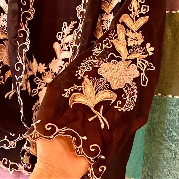 πΊπHPππΊ NWOT Stunning Black Silk Embroidered Topper - Picture 7 of 16